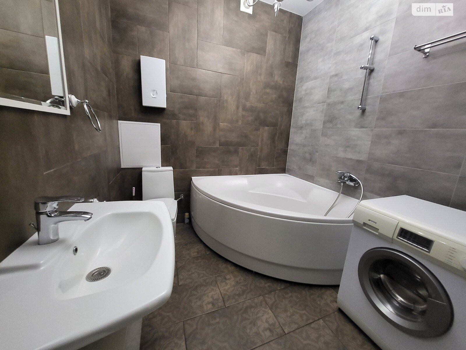 чотирикімнатна квартира в Вінниці, район Центр, на вул. Степана Бандери в довготривалу оренду помісячно фото 1