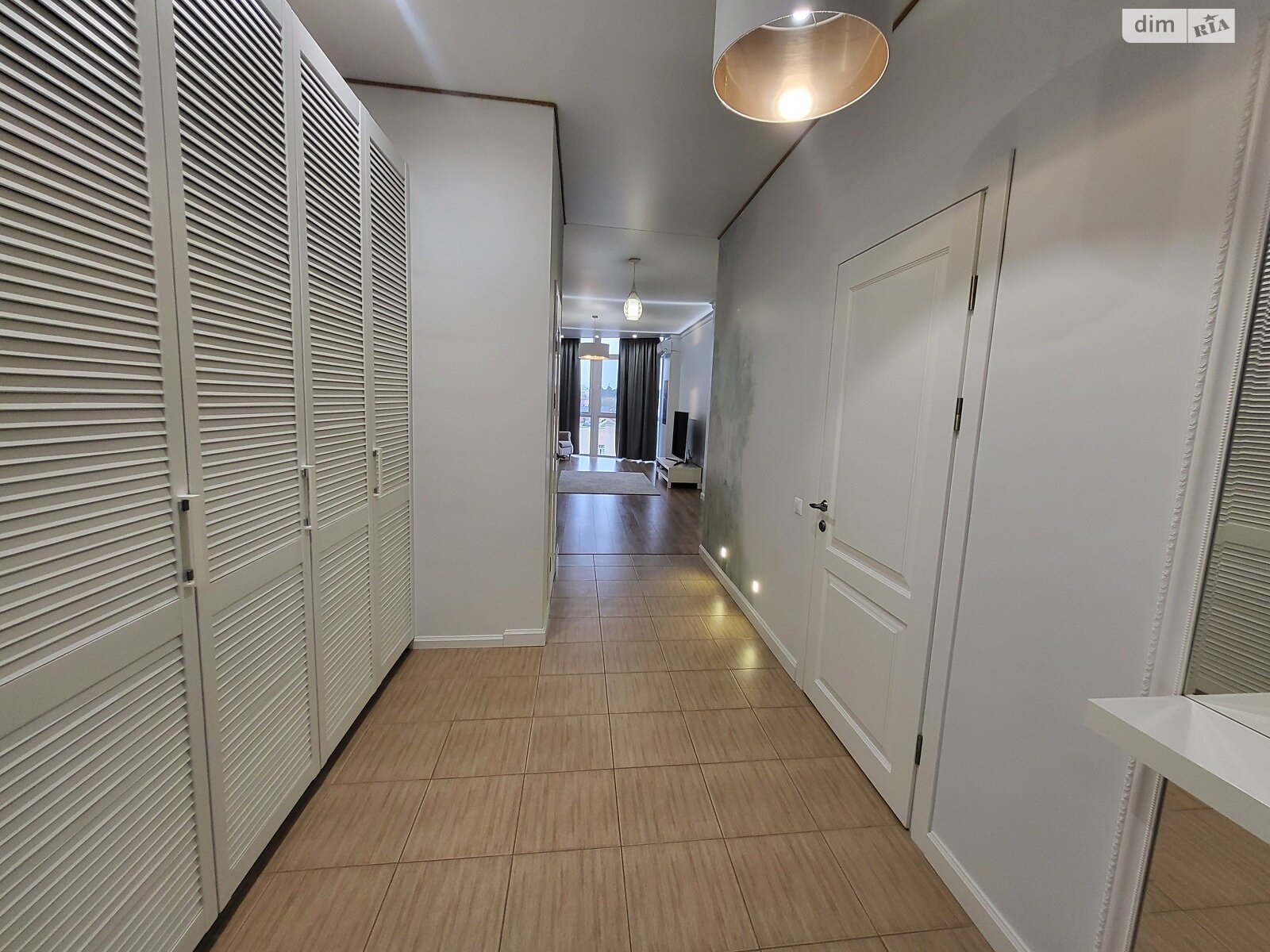 чотирикімнатна квартира в Вінниці, район Центр, на вул. Степана Бандери в довготривалу оренду помісячно фото 1