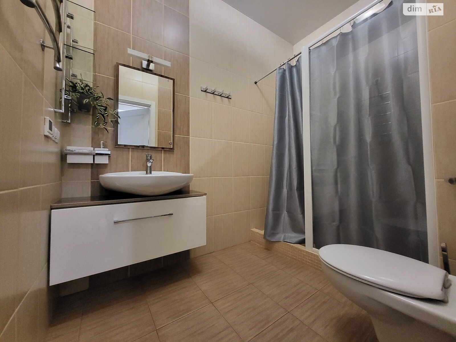 чотирикімнатна квартира в Вінниці, район Центр, на вул. Степана Бандери в довготривалу оренду помісячно фото 1