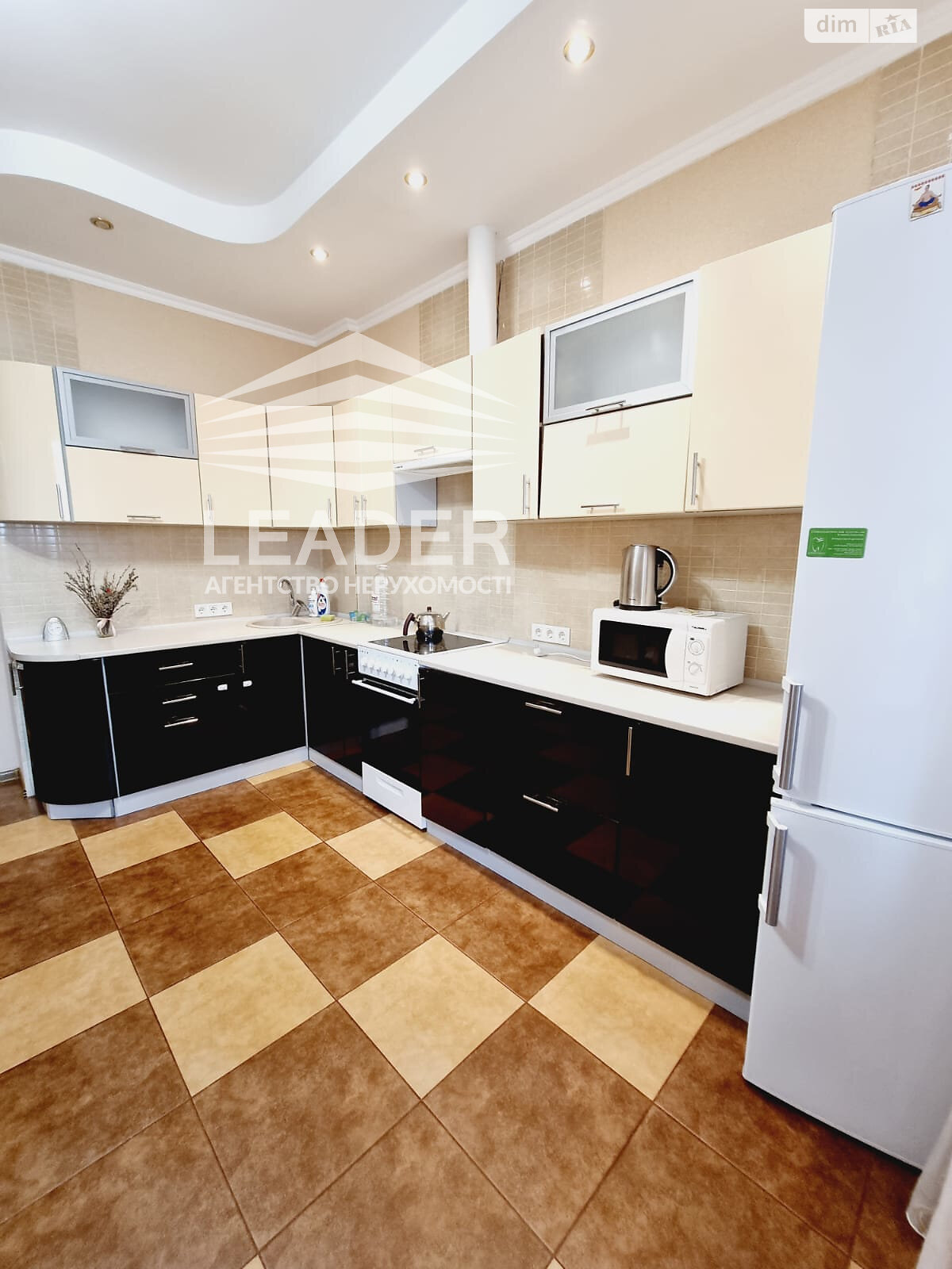 двокімнатна квартира в Вінниці, район Центр, на вул. Степана Бандери в довготривалу оренду помісячно фото 1