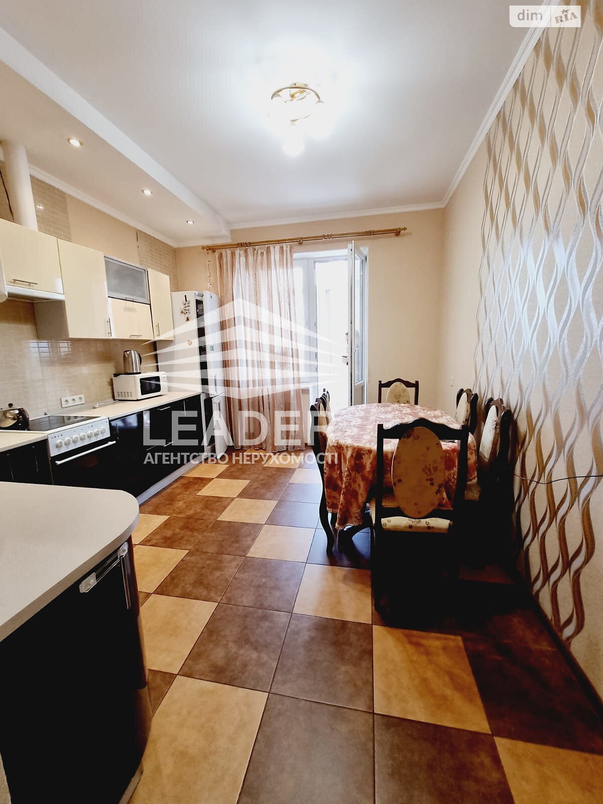 двокімнатна квартира в Вінниці, район Центр, на вул. Степана Бандери в довготривалу оренду помісячно фото 1