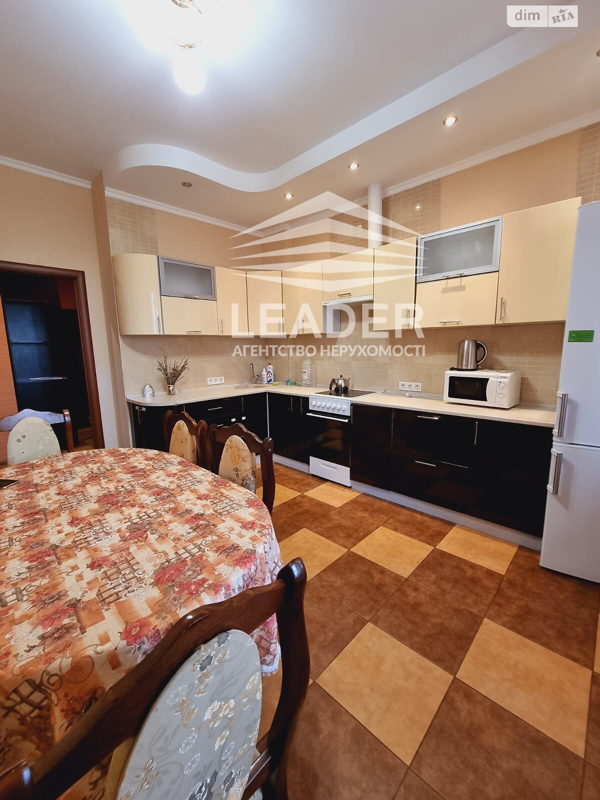 двокімнатна квартира в Вінниці, район Центр, на вул. Степана Бандери в довготривалу оренду помісячно фото 1