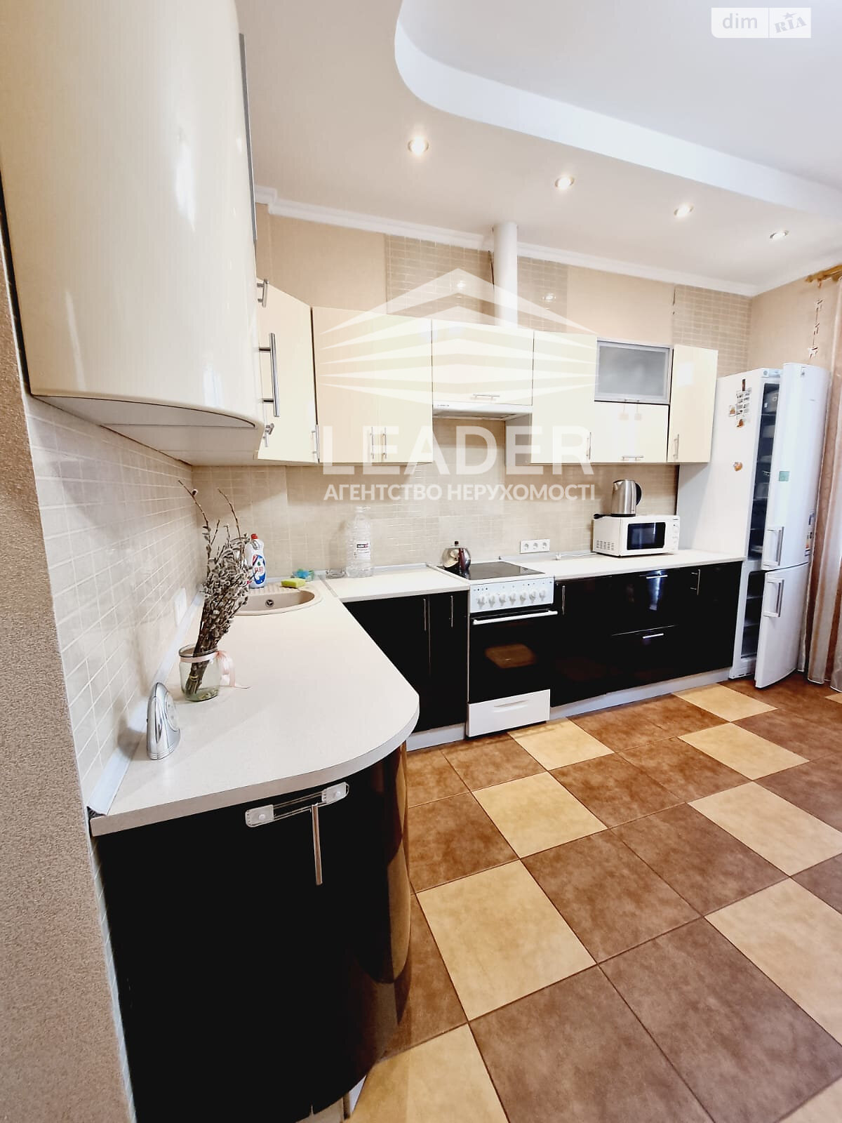 двокімнатна квартира в Вінниці, район Центр, на вул. Степана Бандери в довготривалу оренду помісячно фото 1