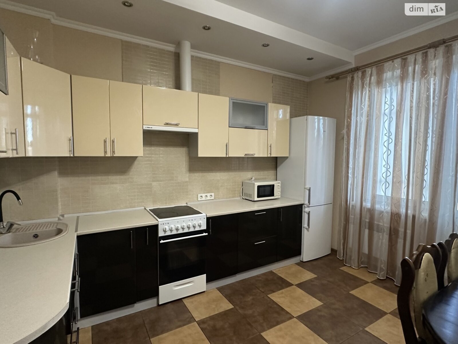 двухкомнатная квартира в Виннице, район Центр, на ул. Степана Бандеры 9 в аренду на долгий срок помесячно фото 1