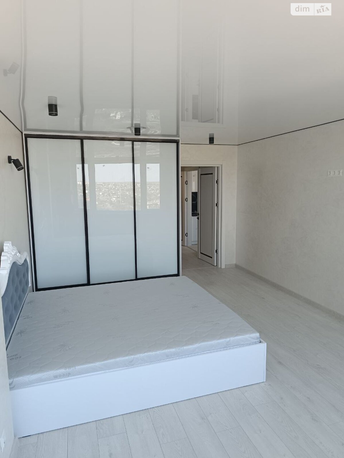 трехкомнатная квартира в Виннице, район Центр, на ул. Степана Бандеры в аренду на долгий срок помесячно фото 1