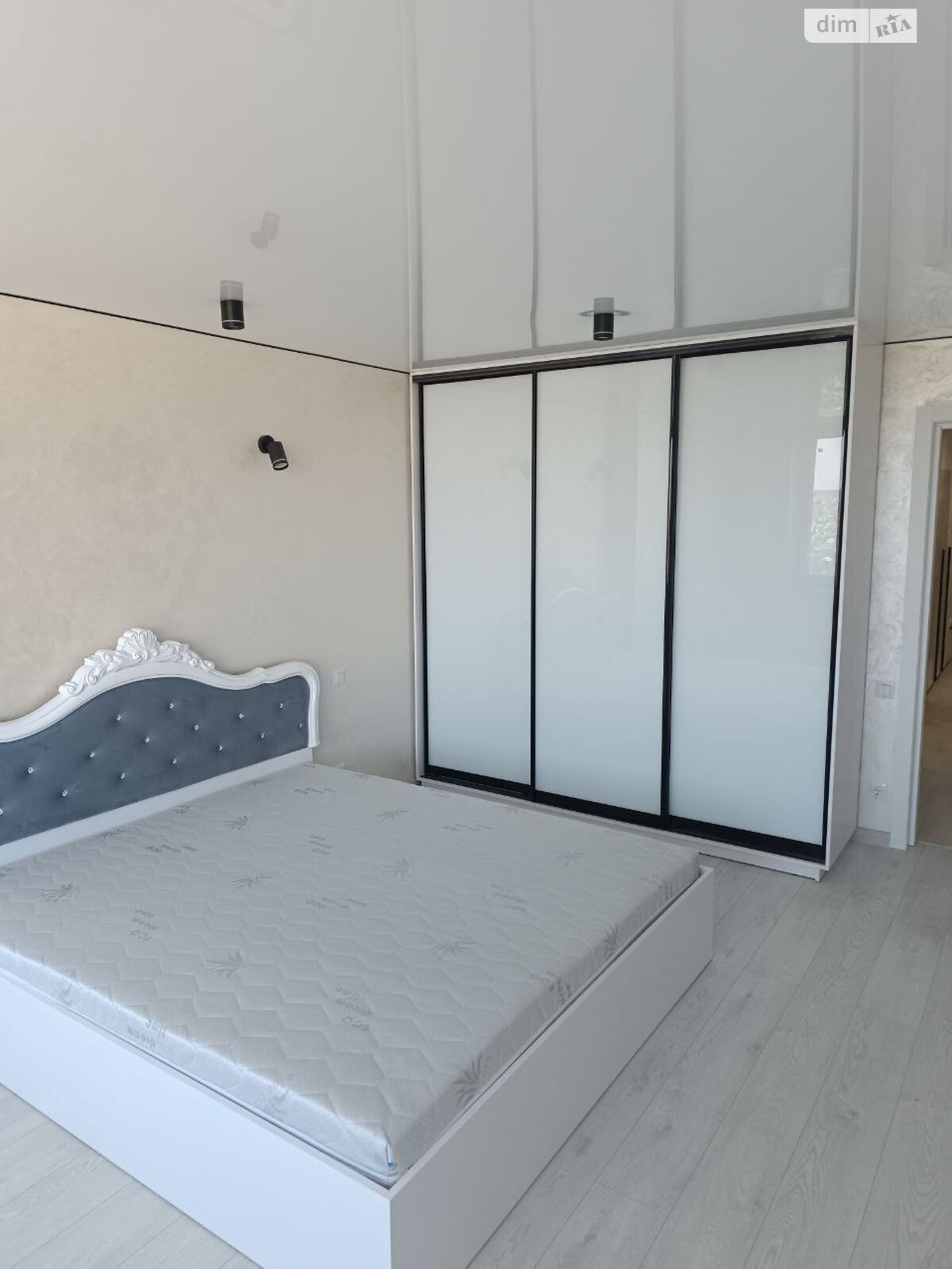 трехкомнатная квартира в Виннице, район Центр, на ул. Степана Бандеры в аренду на долгий срок помесячно фото 1