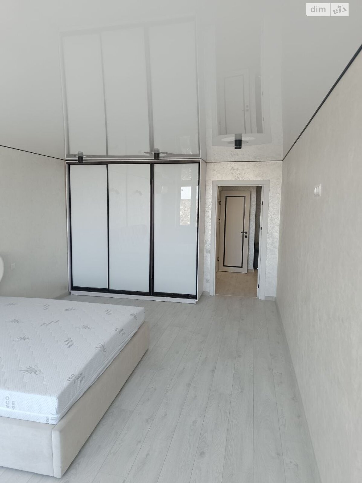 трехкомнатная квартира в Виннице, район Центр, на ул. Степана Бандеры в аренду на долгий срок помесячно фото 1