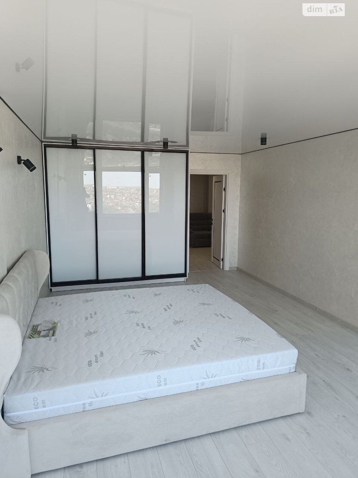 трехкомнатная квартира в Виннице, район Центр, на ул. Степана Бандеры в аренду на долгий срок помесячно фото 1