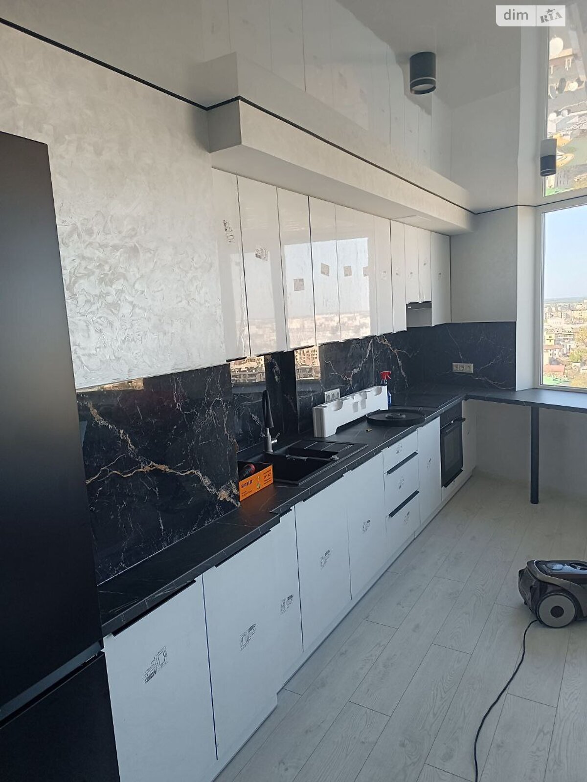 трехкомнатная квартира в Виннице, район Центр, на ул. Степана Бандеры в аренду на долгий срок помесячно фото 1