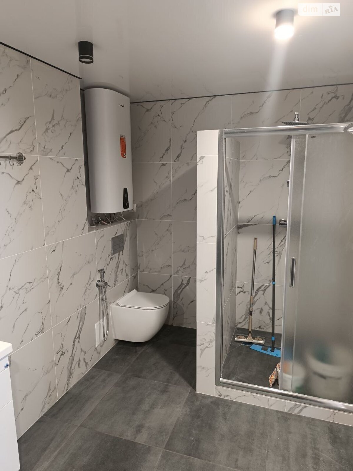 трехкомнатная квартира в Виннице, район Центр, на ул. Степана Бандеры в аренду на долгий срок помесячно фото 1