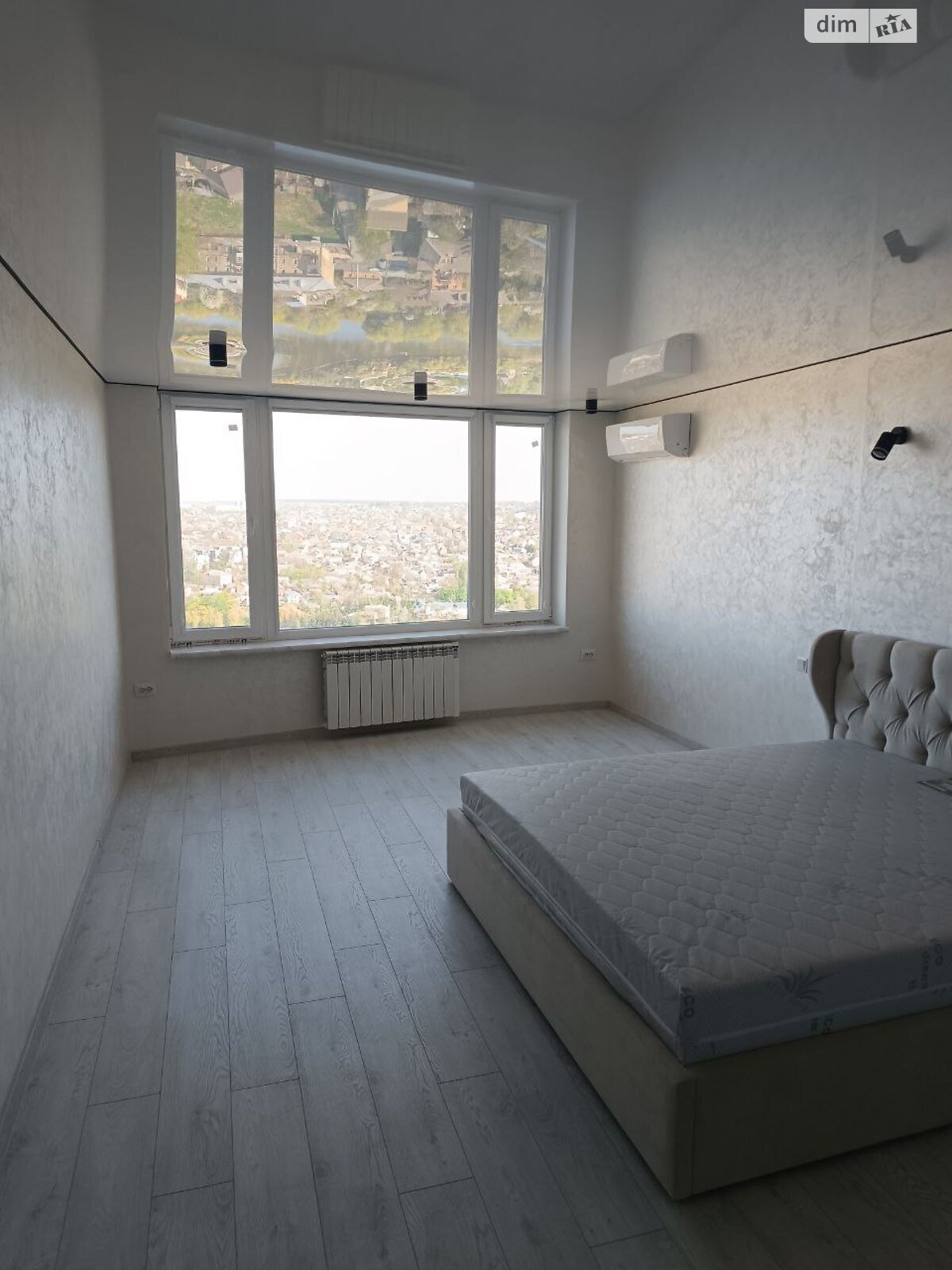 трехкомнатная квартира в Виннице, район Центр, на ул. Степана Бандеры в аренду на долгий срок помесячно фото 1