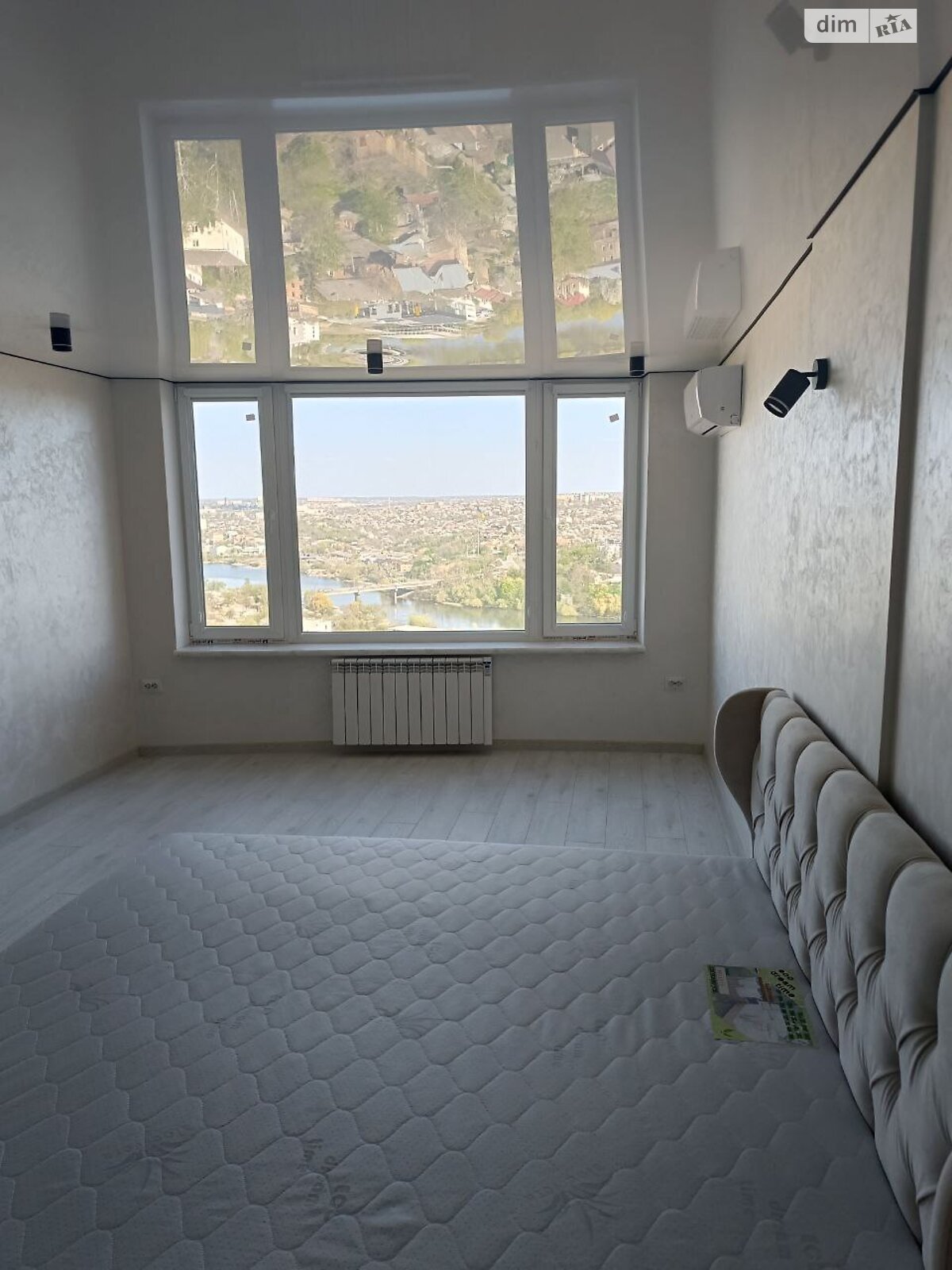 трехкомнатная квартира в Виннице, район Центр, на ул. Степана Бандеры в аренду на долгий срок помесячно фото 1