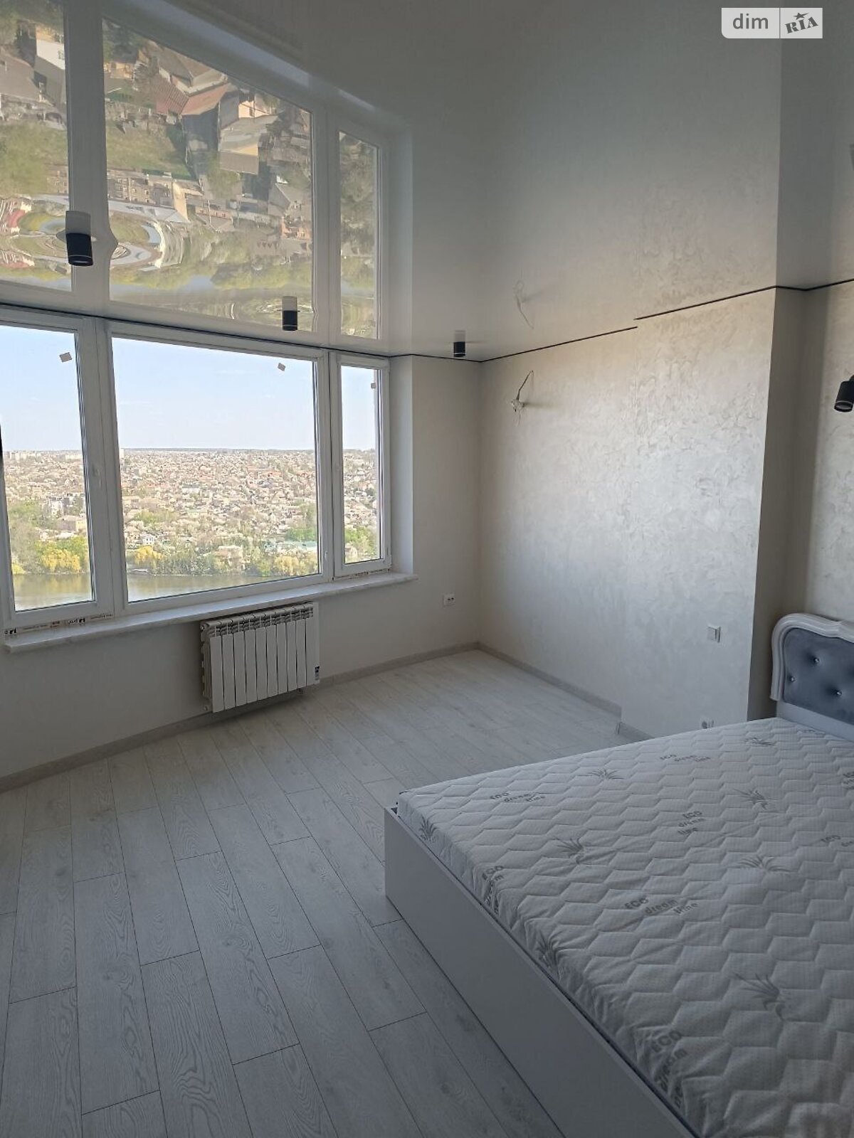 трехкомнатная квартира в Виннице, район Центр, на ул. Степана Бандеры в аренду на долгий срок помесячно фото 1