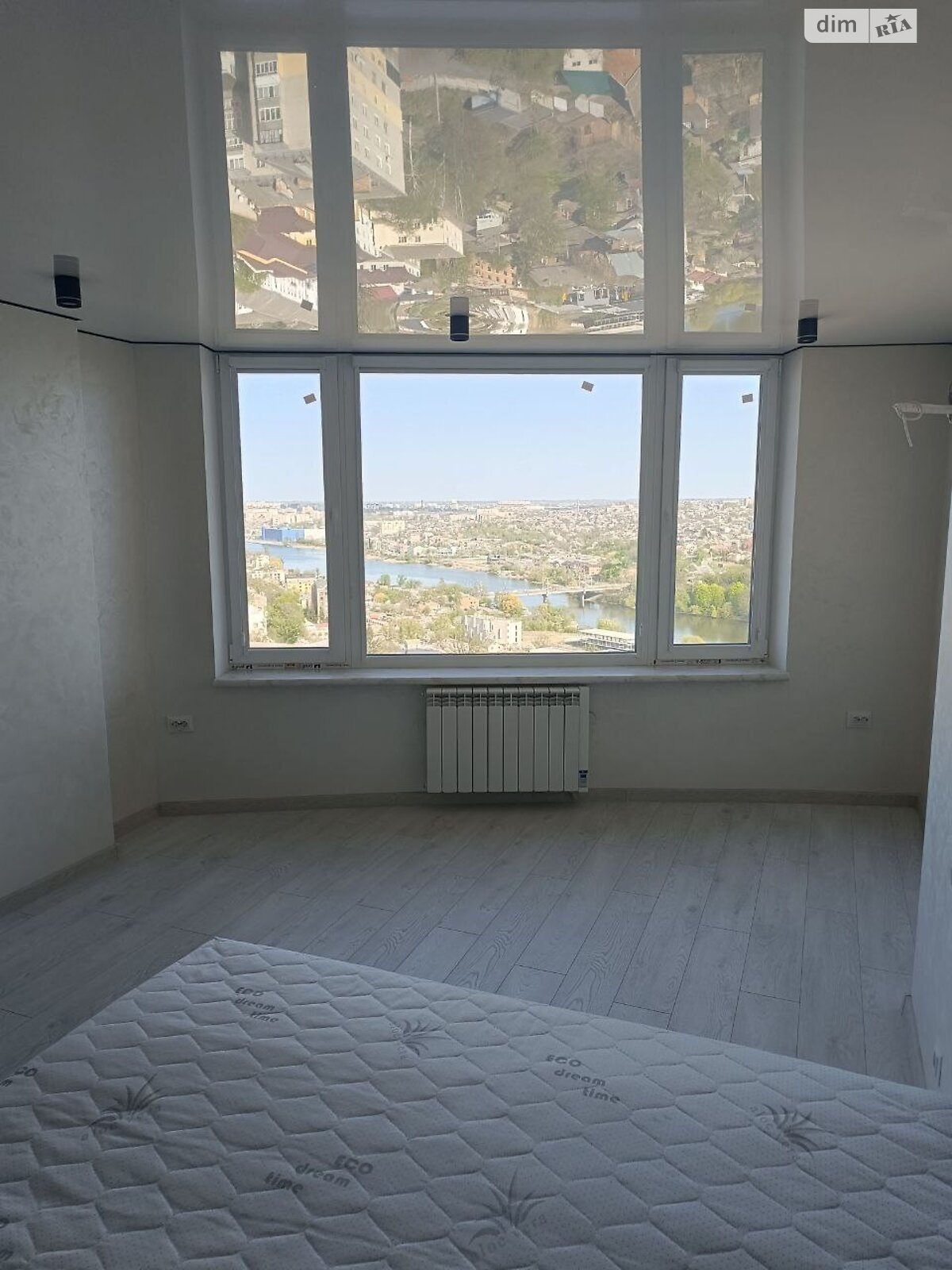 трехкомнатная квартира в Виннице, район Центр, на ул. Степана Бандеры в аренду на долгий срок помесячно фото 1