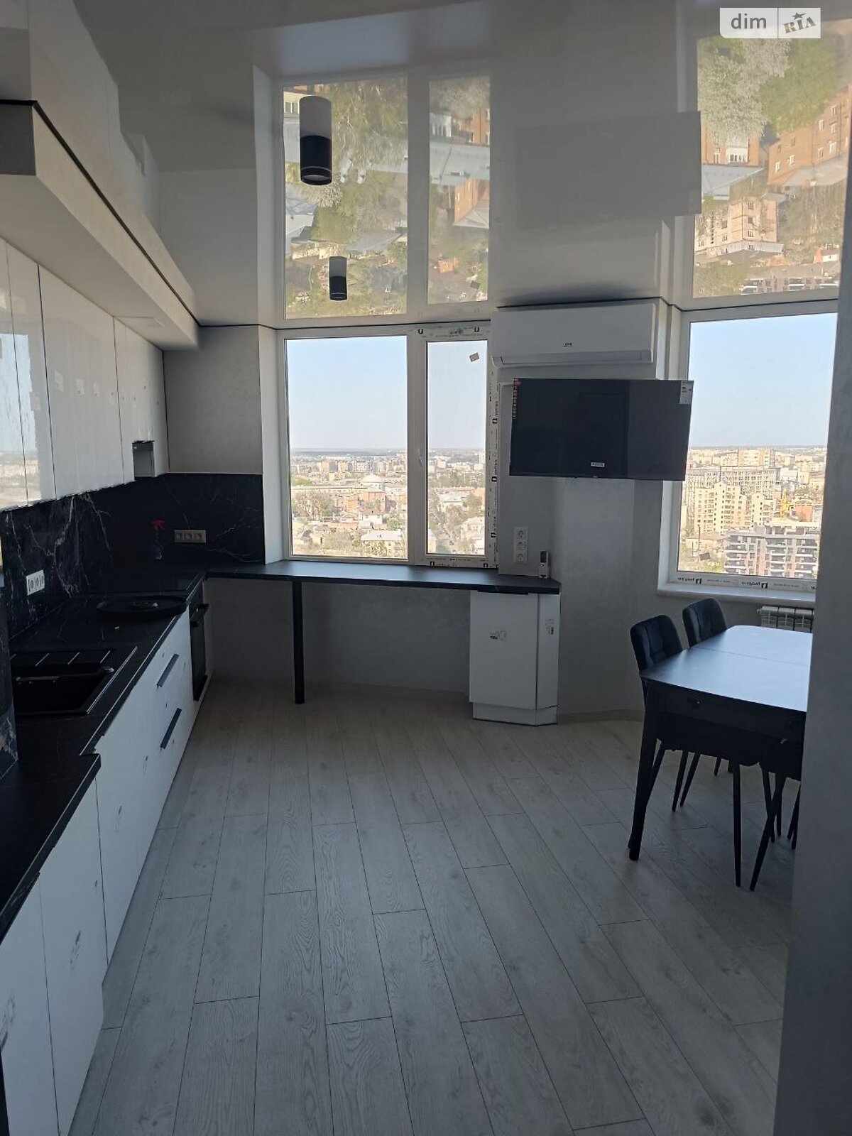 трехкомнатная квартира в Виннице, район Центр, на ул. Степана Бандеры в аренду на долгий срок помесячно фото 1