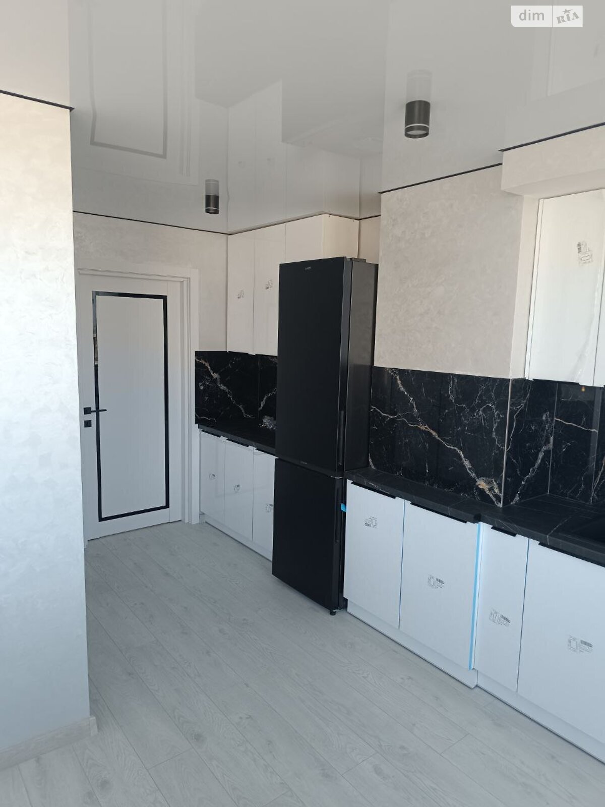 трехкомнатная квартира в Виннице, район Центр, на ул. Степана Бандеры в аренду на долгий срок помесячно фото 1