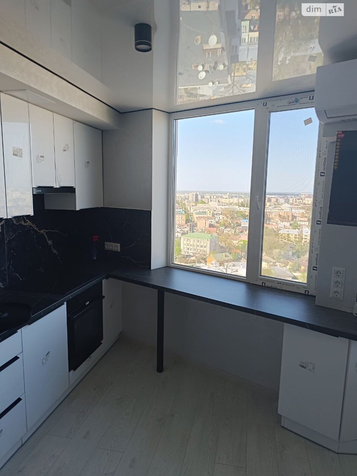 трехкомнатная квартира в Виннице, район Центр, на ул. Степана Бандеры в аренду на долгий срок помесячно фото 1