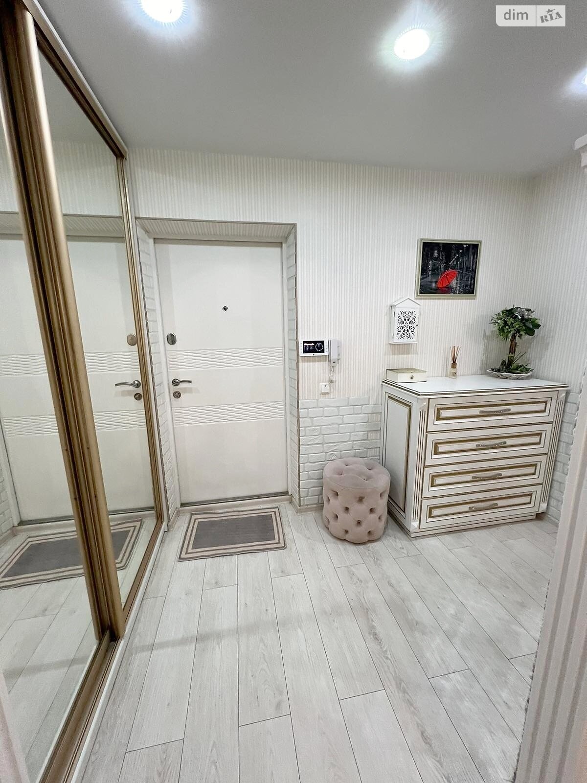 трехкомнатная квартира в Виннице, район Центр, на ул. Степана Бандеры в аренду на долгий срок помесячно фото 1