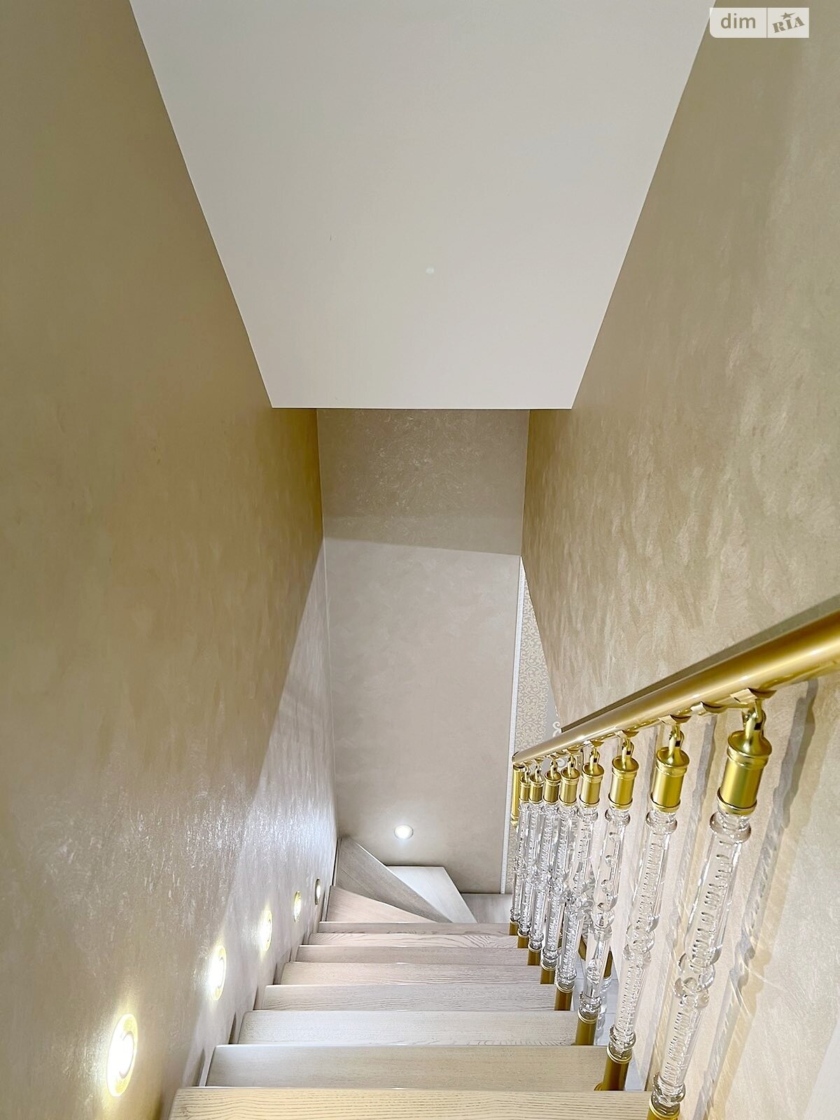 трехкомнатная квартира в Виннице, район Центр, на ул. Степана Бандеры в аренду на долгий срок помесячно фото 1