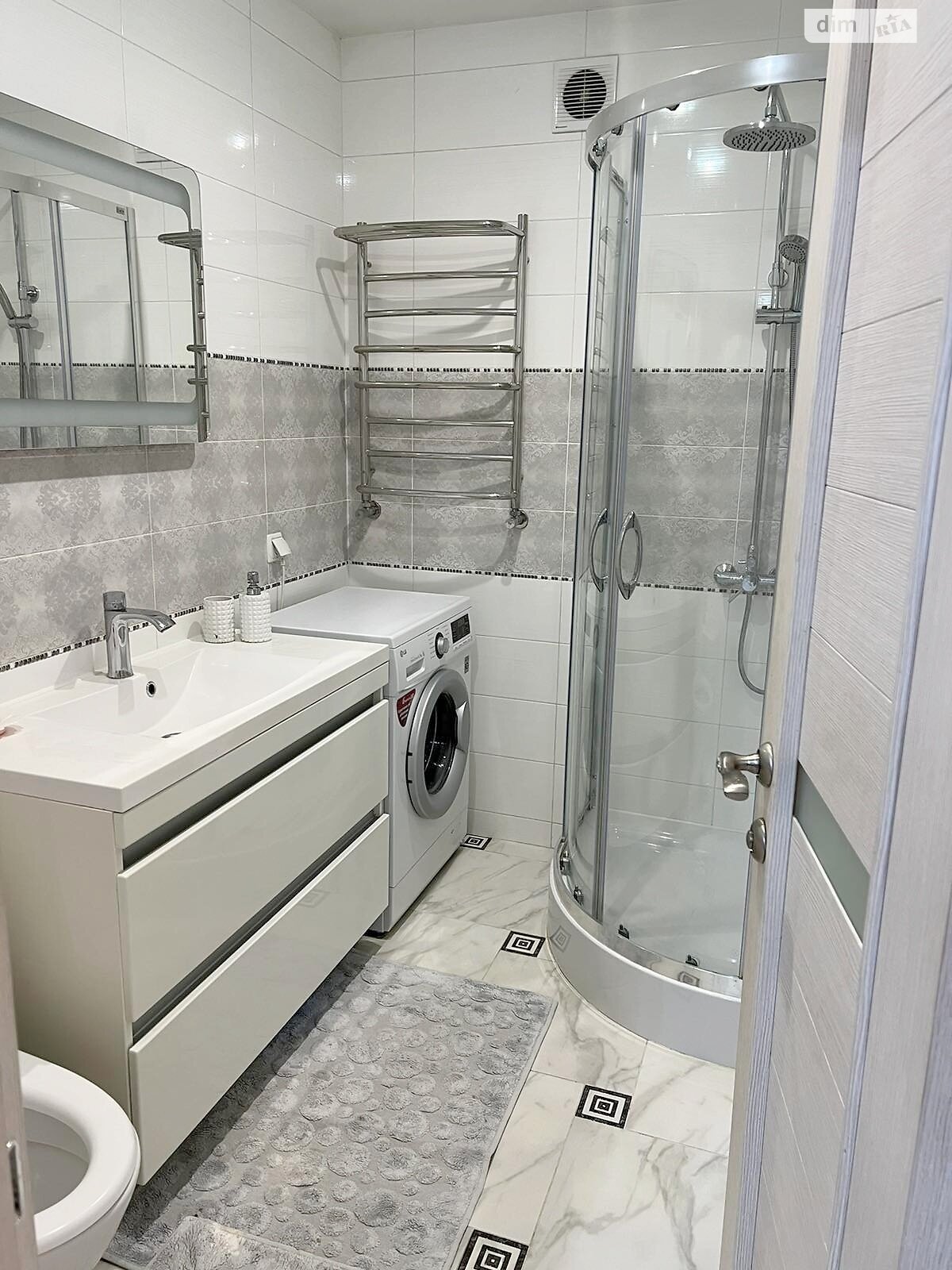 трехкомнатная квартира в Виннице, район Центр, на ул. Степана Бандеры в аренду на долгий срок помесячно фото 1