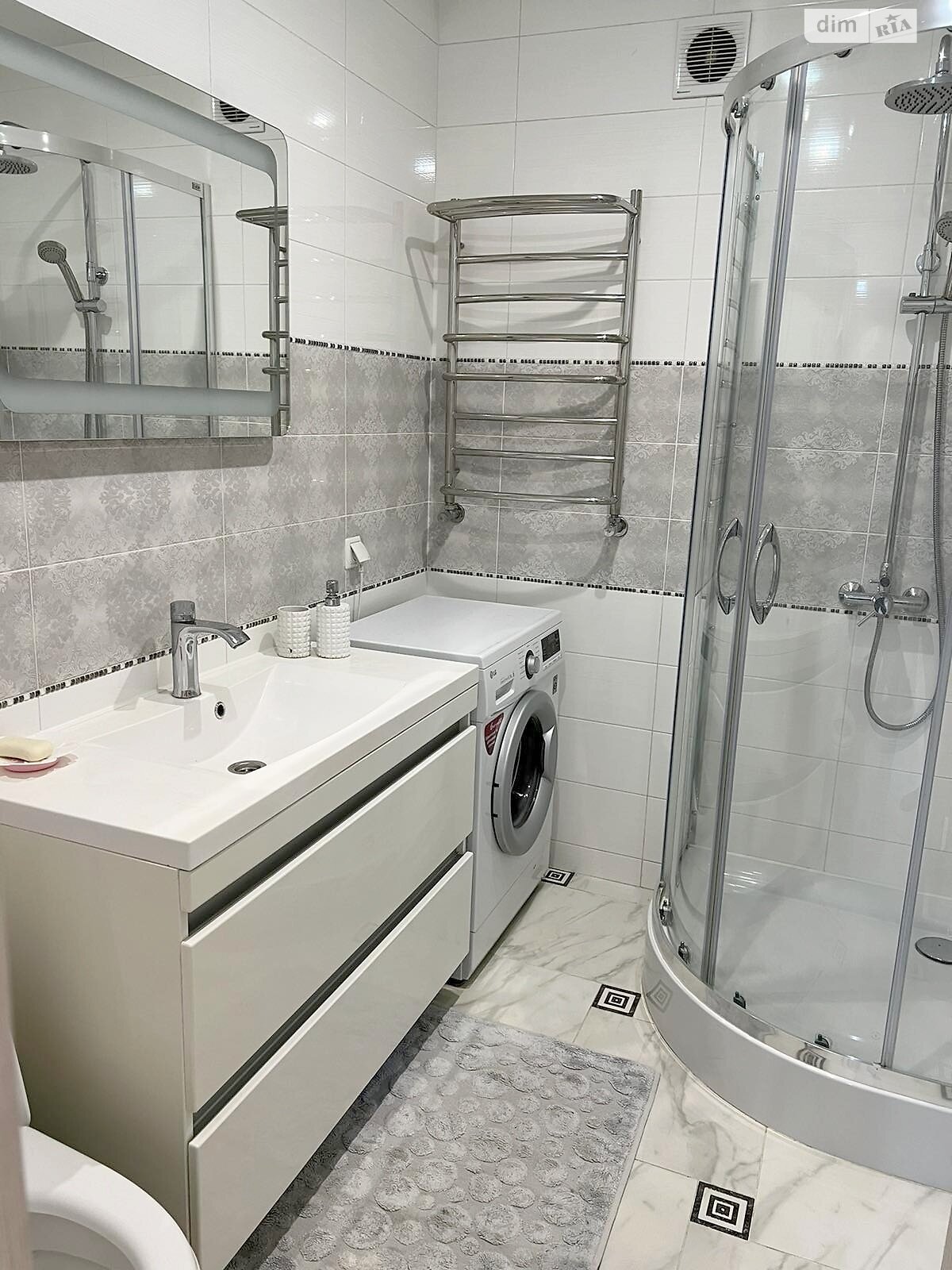 трехкомнатная квартира в Виннице, район Центр, на ул. Степана Бандеры в аренду на долгий срок помесячно фото 1