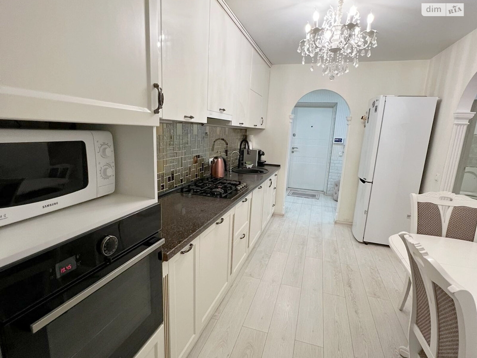 трехкомнатная квартира в Виннице, район Центр, на ул. Степана Бандеры в аренду на долгий срок помесячно фото 1