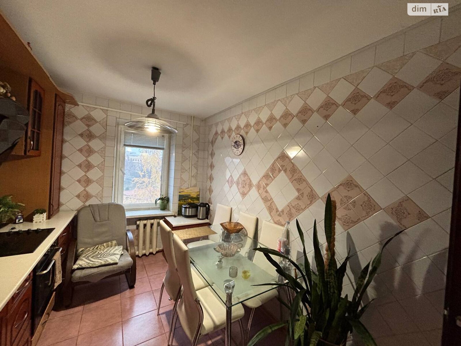 трехкомнатная квартира в Виннице, район Урожай, на ул. Марии Литвиненко-Вольгемут в аренду на долгий срок помесячно фото 1