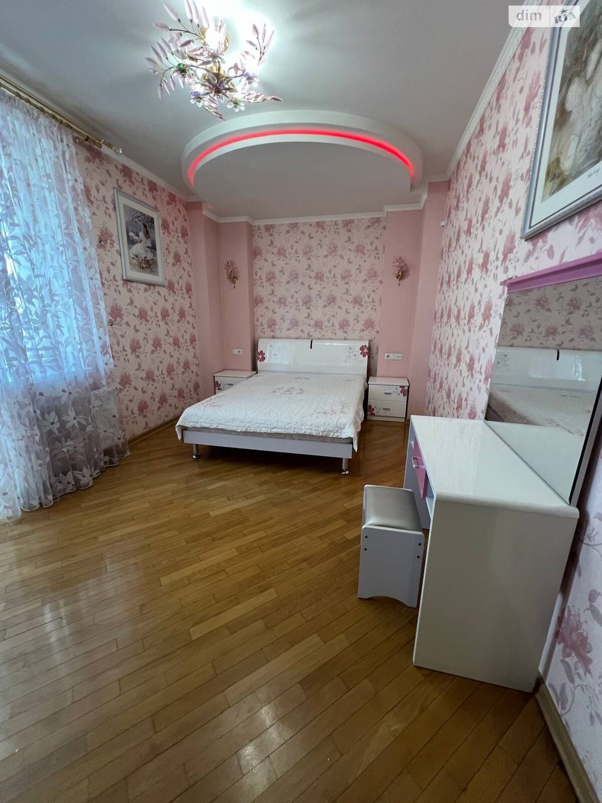 трехкомнатная квартира в Виннице, район Урожай, на ул. Пирогова 39 в аренду на долгий срок помесячно фото 1