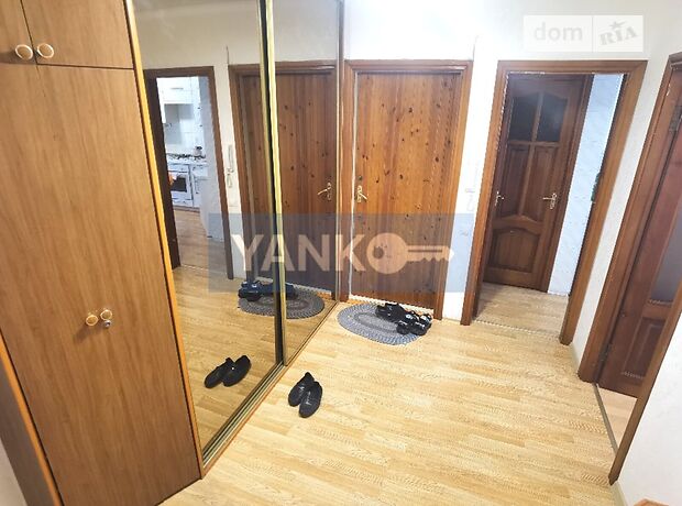 трикімнатна квартира з меблями в Вінниці, район Вишенька, на просп. Космонавтів в довготривалу оренду помісячно фото 1 трикімнатна квартира з меблями в Вінниці, район Вишенька, на просп. Космонавтів в довготривалу оренду помісячно фото 1
