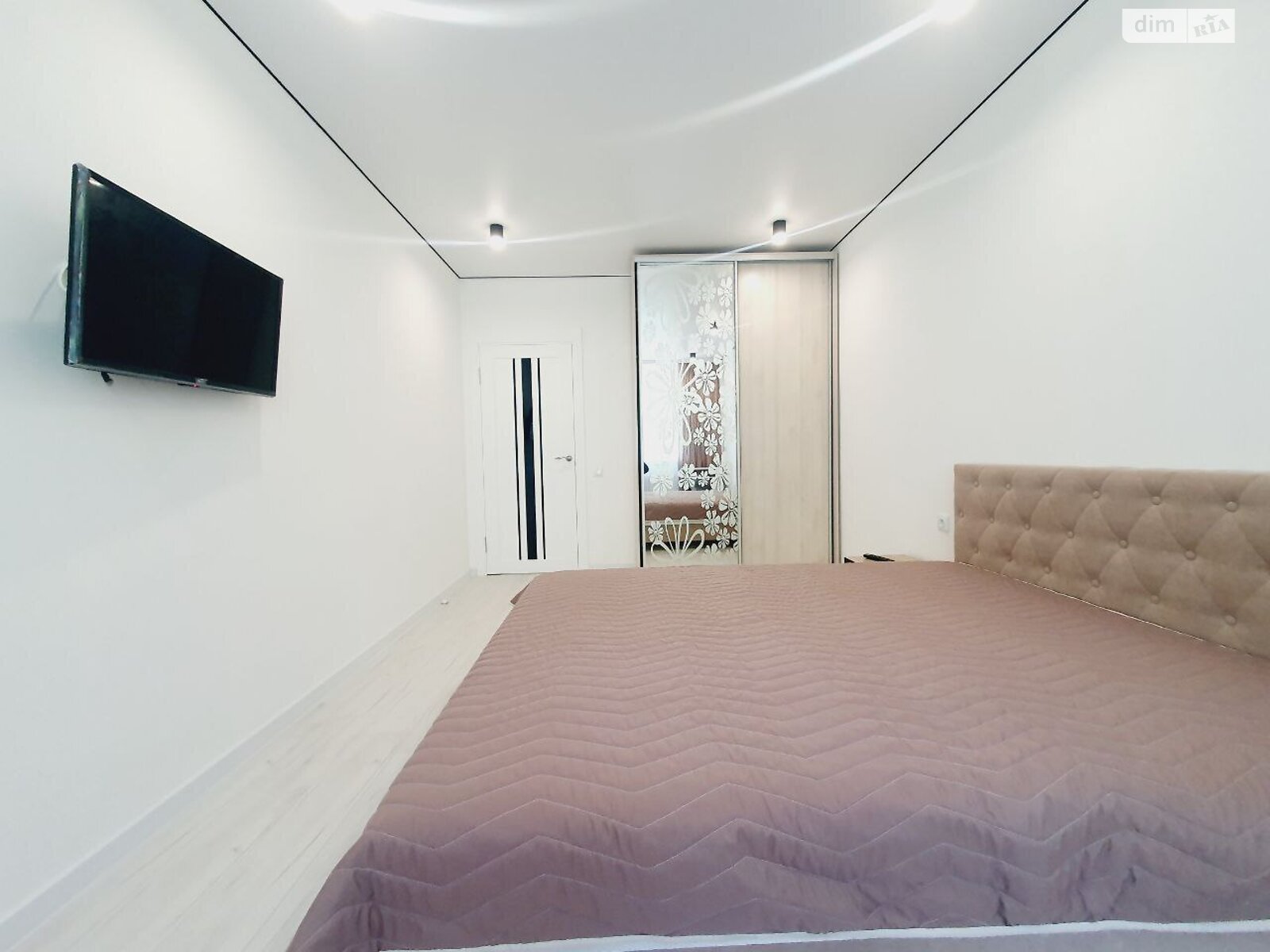 однокімнатна квартира в Вінниці, район Вишенька, на вул. Праведників світу в довготривалу оренду помісячно фото 1