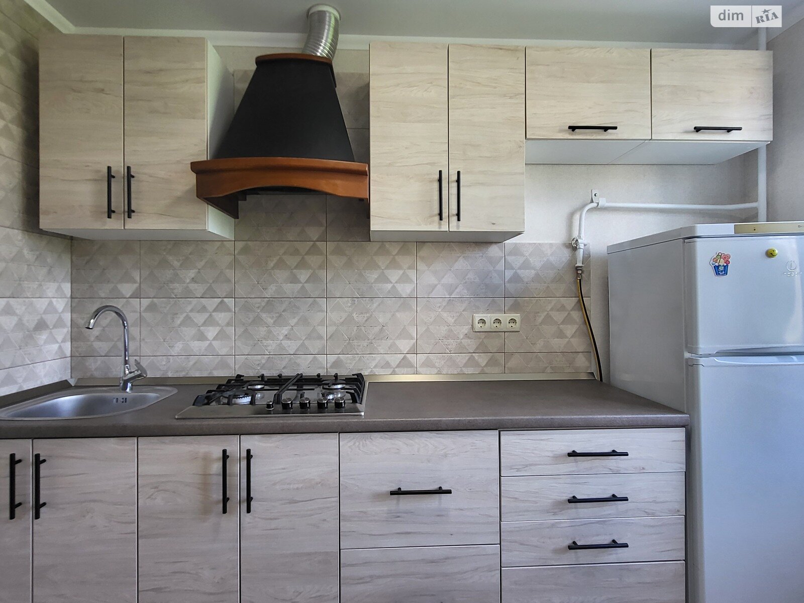 трехкомнатная квартира в Виннице, район Вишенка, на ул. Василия Порика в аренду на долгий срок помесячно фото 1