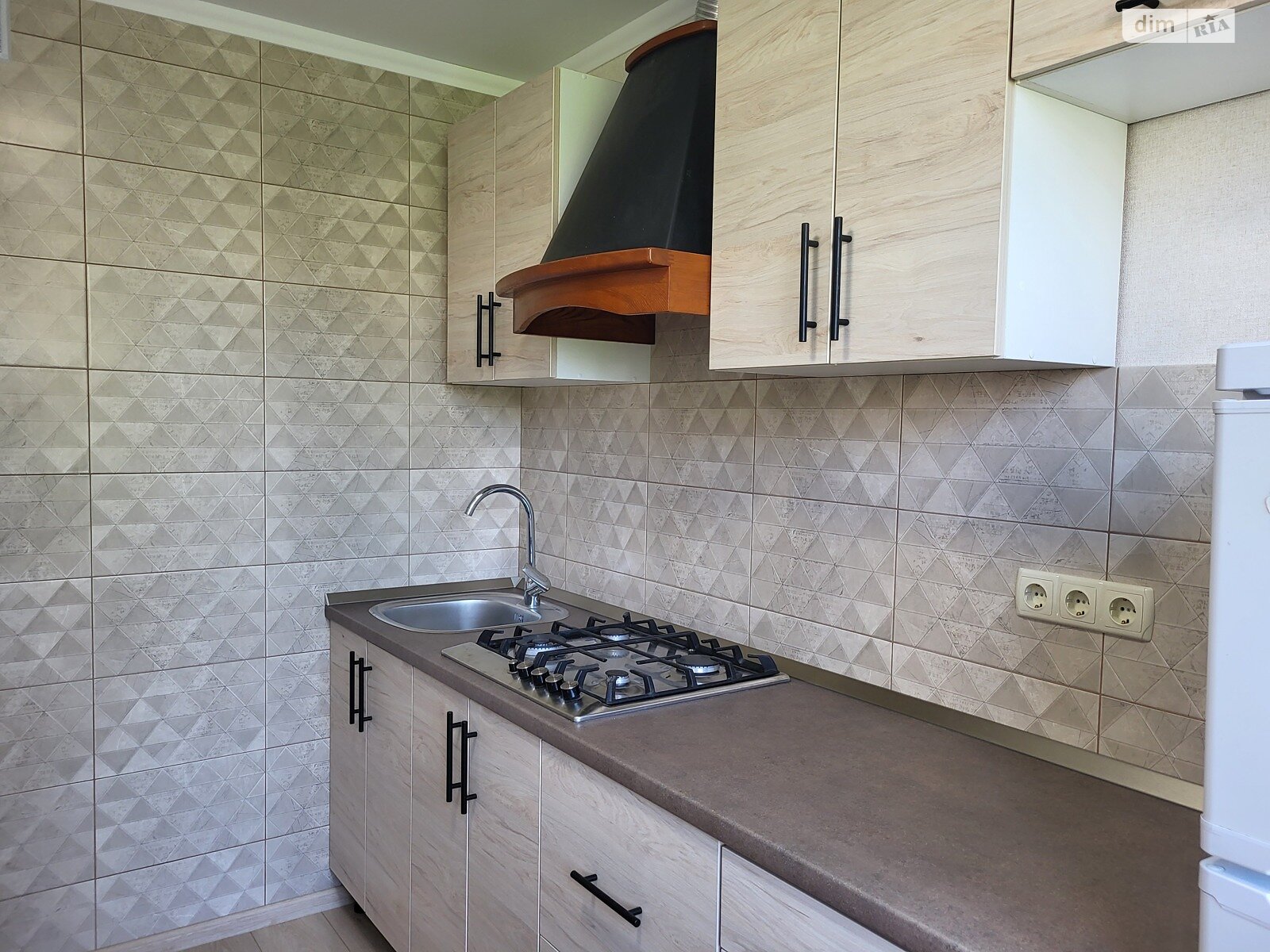 трехкомнатная квартира в Виннице, район Вишенка, на ул. Василия Порика в аренду на долгий срок помесячно фото 1