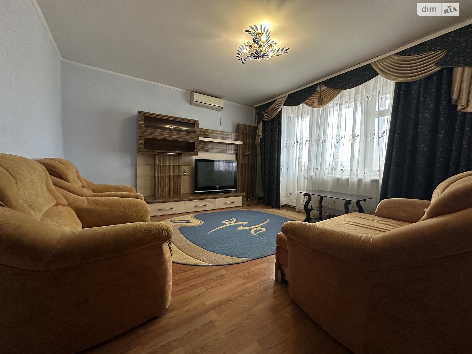 трехкомнатная квартира в Виннице, район Военный городок, на ул. Павла Тычины в аренду на долгий срок помесячно фото 1 трехкомнатная квартира в Виннице, район Военный городок, на ул. Павла Тычины в аренду на долгий срок помесячно фото 1