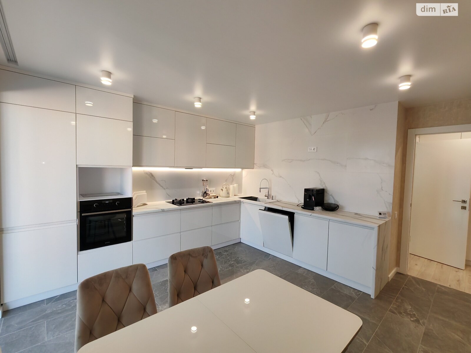 двухкомнатная квартира в Винницких Хуторах, на шоссе Немировское в аренду на долгий срок помесячно фото 1 двухкомнатная квартира в Винницких Хуторах, на шоссе Немировское в аренду на долгий срок помесячно фото 1