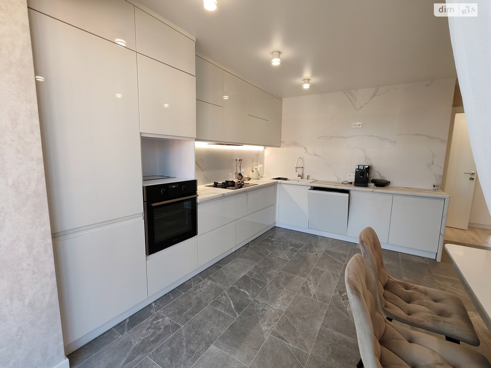 двухкомнатная квартира в Винницких Хуторах, на шоссе Немировское в аренду на долгий срок помесячно фото 1 двухкомнатная квартира в Винницких Хуторах, на шоссе Немировское в аренду на долгий срок помесячно фото 1