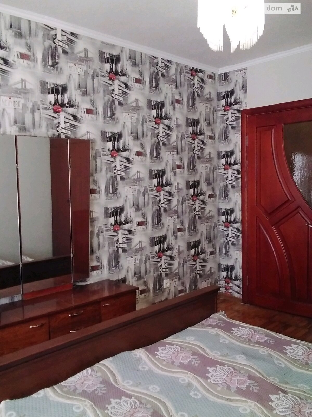 двухкомнатная квартира с мебелью в Запорожье, район Александровский (Жовтневый), на ул. Крепостная 1 в аренду на долгий срок помесячно фото 1