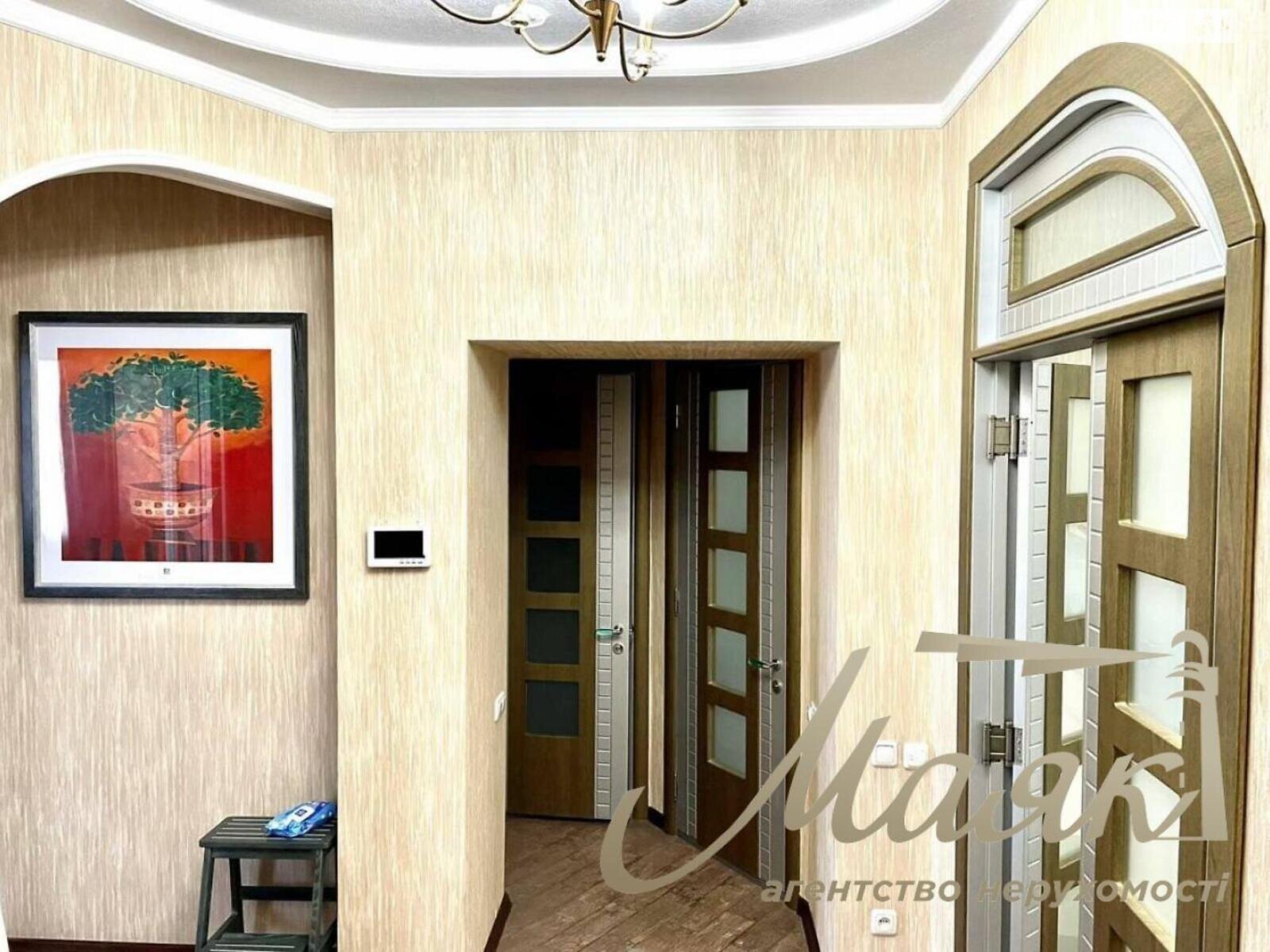 трехкомнатная квартира в Запорожье, район Александровский (Жовтневый), на ул. Почтовая в аренду на долгий срок помесячно фото 1 трехкомнатная квартира в Запорожье, район Александровский (Жовтневый), на ул. Почтовая в аренду на долгий срок помесячно фото 1