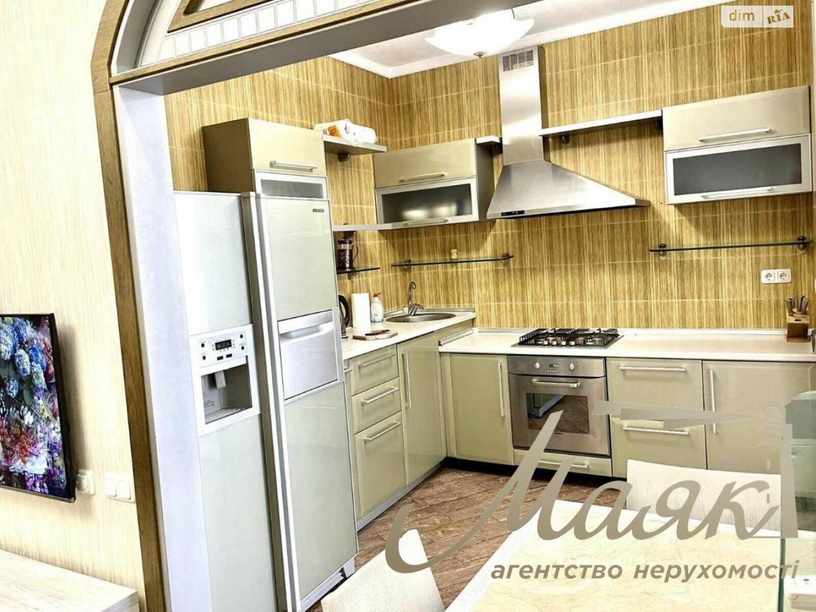 трехкомнатная квартира в Запорожье, район Александровский (Жовтневый), на ул. Почтовая в аренду на долгий срок помесячно фото 1 трехкомнатная квартира в Запорожье, район Александровский (Жовтневый), на ул. Почтовая в аренду на долгий срок помесячно фото 1
