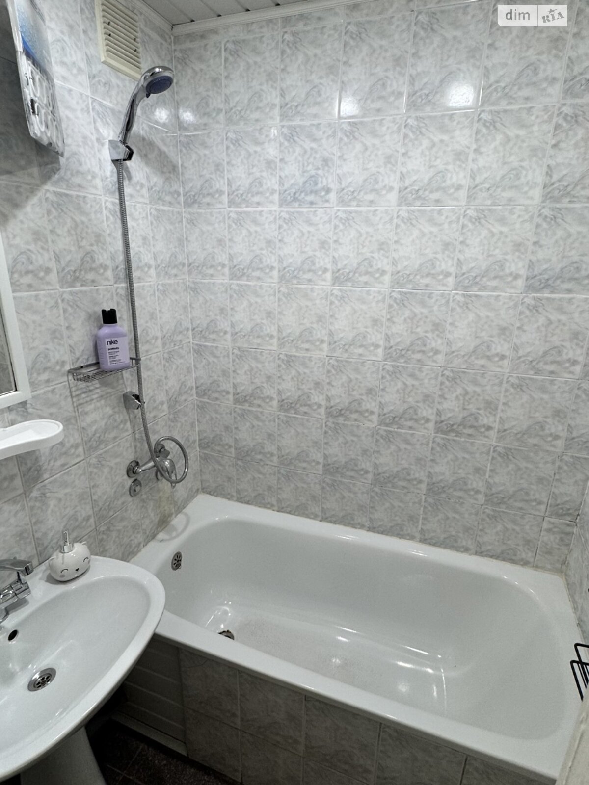 однокомнатная квартира с мебелью в Запорожье, район Бородинский, на ул. Петра Сагайдачного 1В в аренду на долгий срок помесячно фото 1