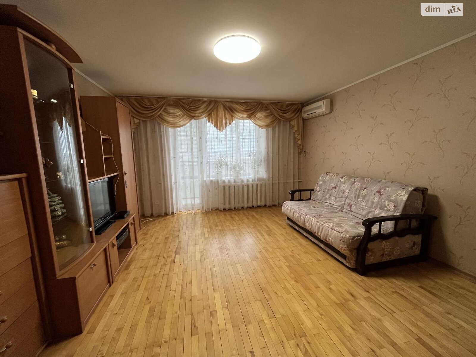трехкомнатная квартира в Запорожье, район Днепровский (Ленинский), на ул. Кияшко 9 в аренду на долгий срок помесячно фото 1