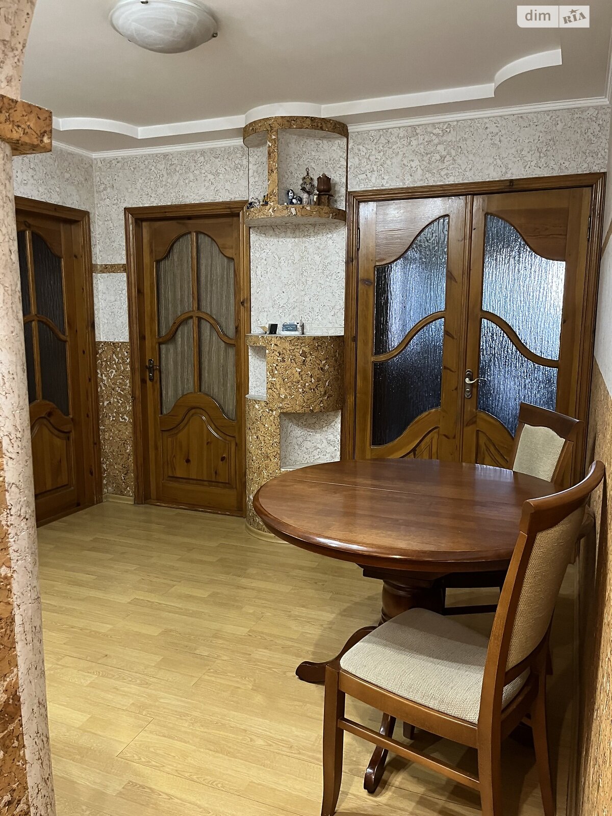 трехкомнатная квартира в Запорожье, район Вознесеновский (Орджоникидзевский), на ул. Тбилисская 9А в аренду на долгий срок помесячно фото 1