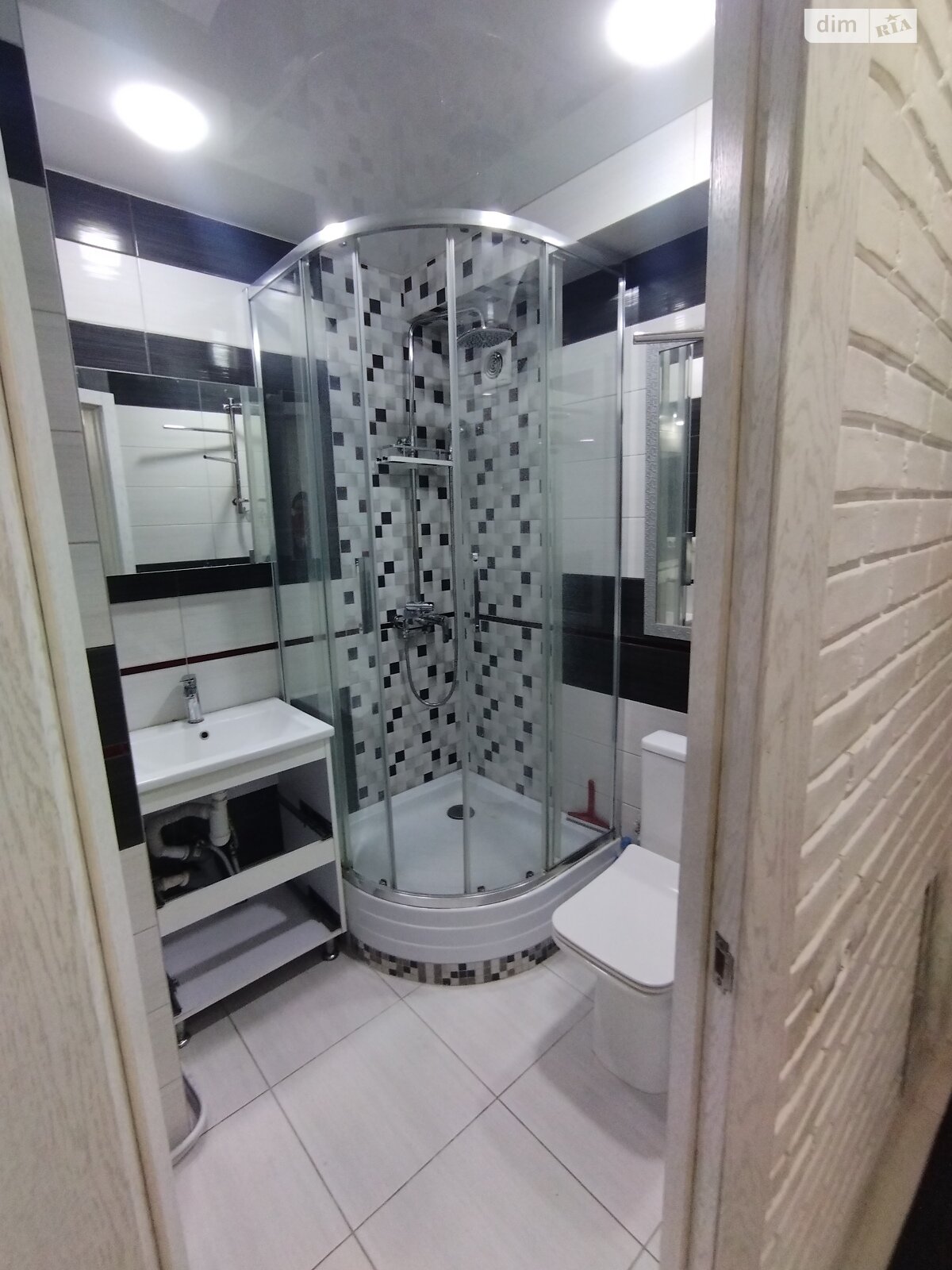 однокімнатна квартира в Запоріжжі, район Вознесенівський (Орджонікідзевський), на вул. Перемоги 75 в довготривалу оренду помісячно фото 1