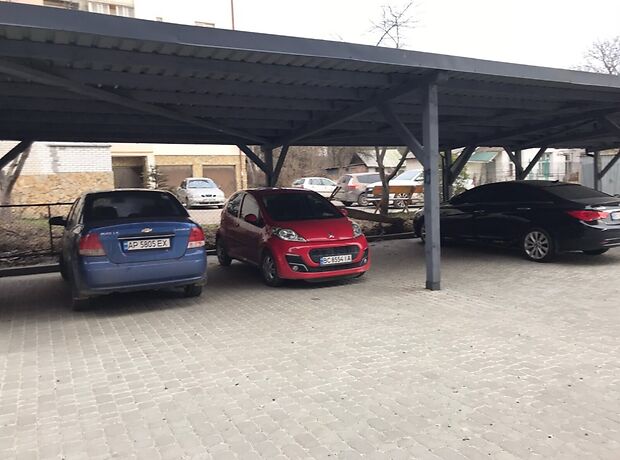 Место на стоянке под легковое авто в Львове, площадь 4 кв.м. фото 1 Место на стоянке под легковое авто в Львове, площадь 4 кв.м. фото 1