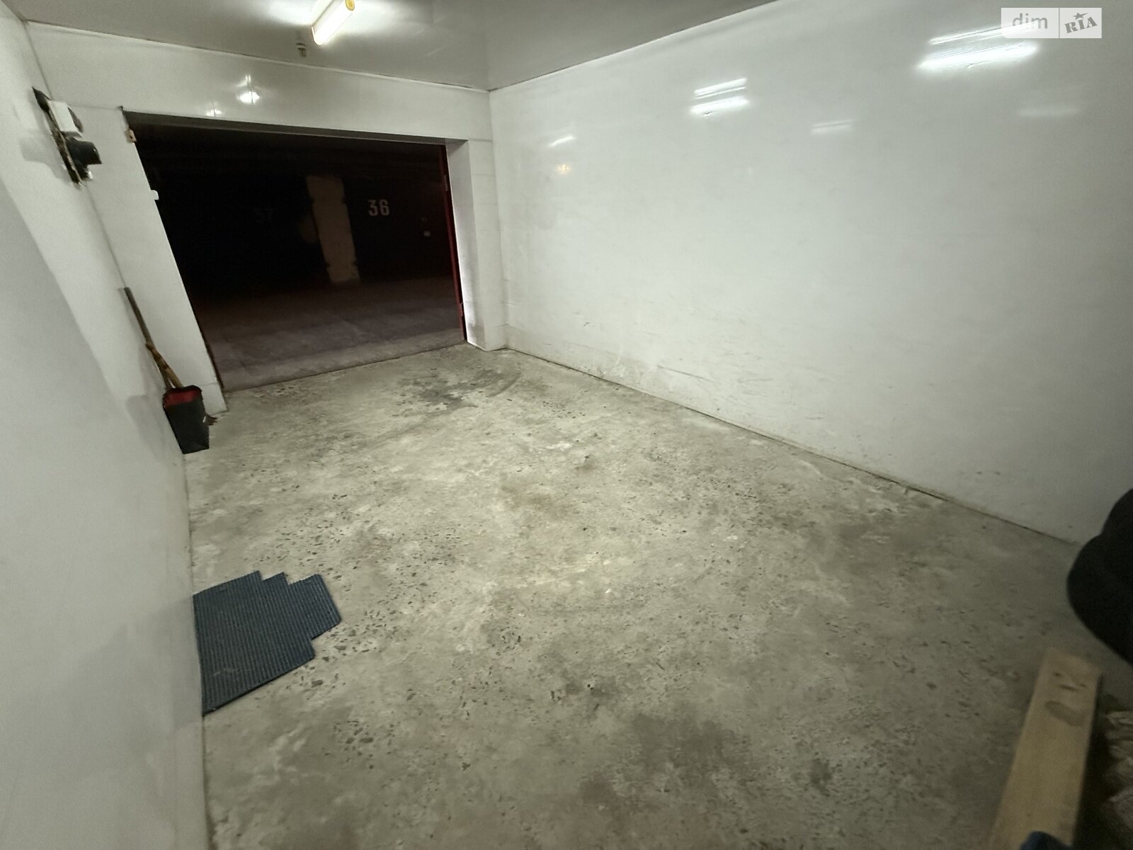 Место в гаражном кооперативе под легковое авто в Черкассах, площадь 19 кв.м. фото 1 Место в гаражном кооперативе под легковое авто в Черкассах, площадь 19 кв.м. фото 1