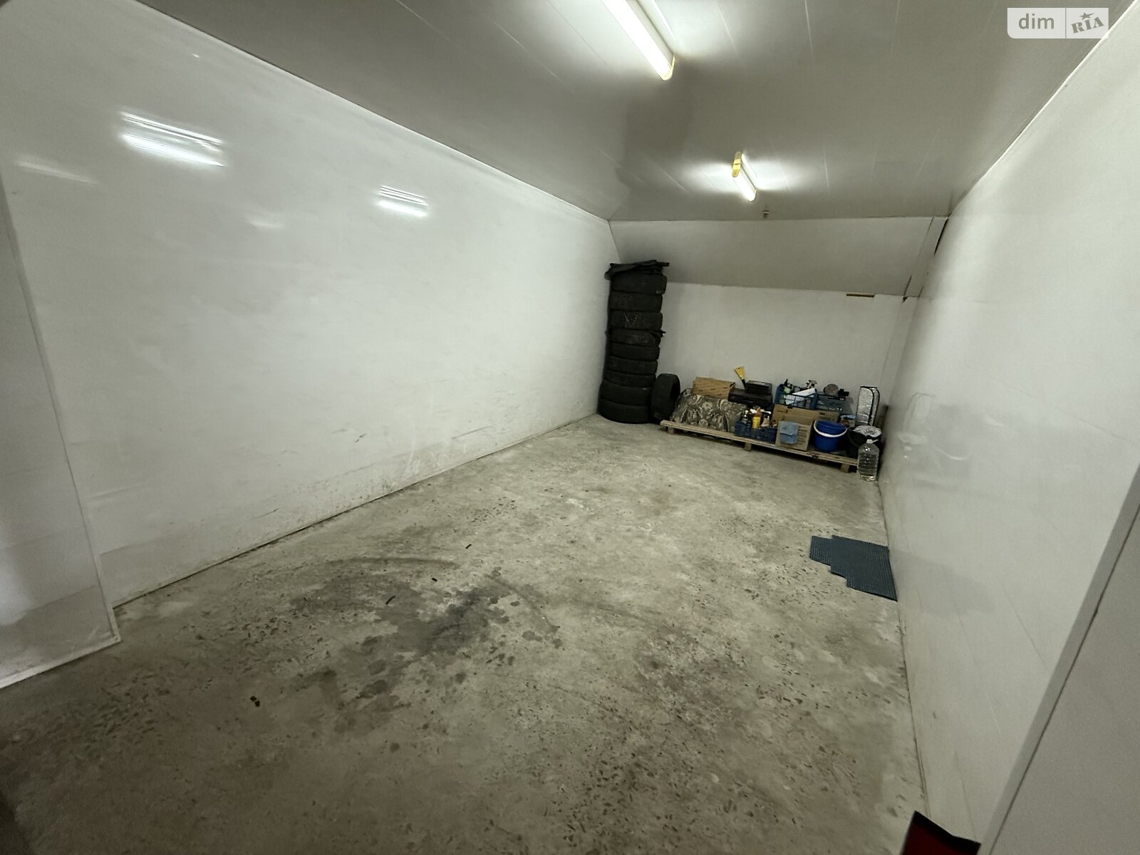 Место в гаражном кооперативе под легковое авто в Черкассах, площадь 19 кв.м. фото 1 Место в гаражном кооперативе под легковое авто в Черкассах, площадь 19 кв.м. фото 1