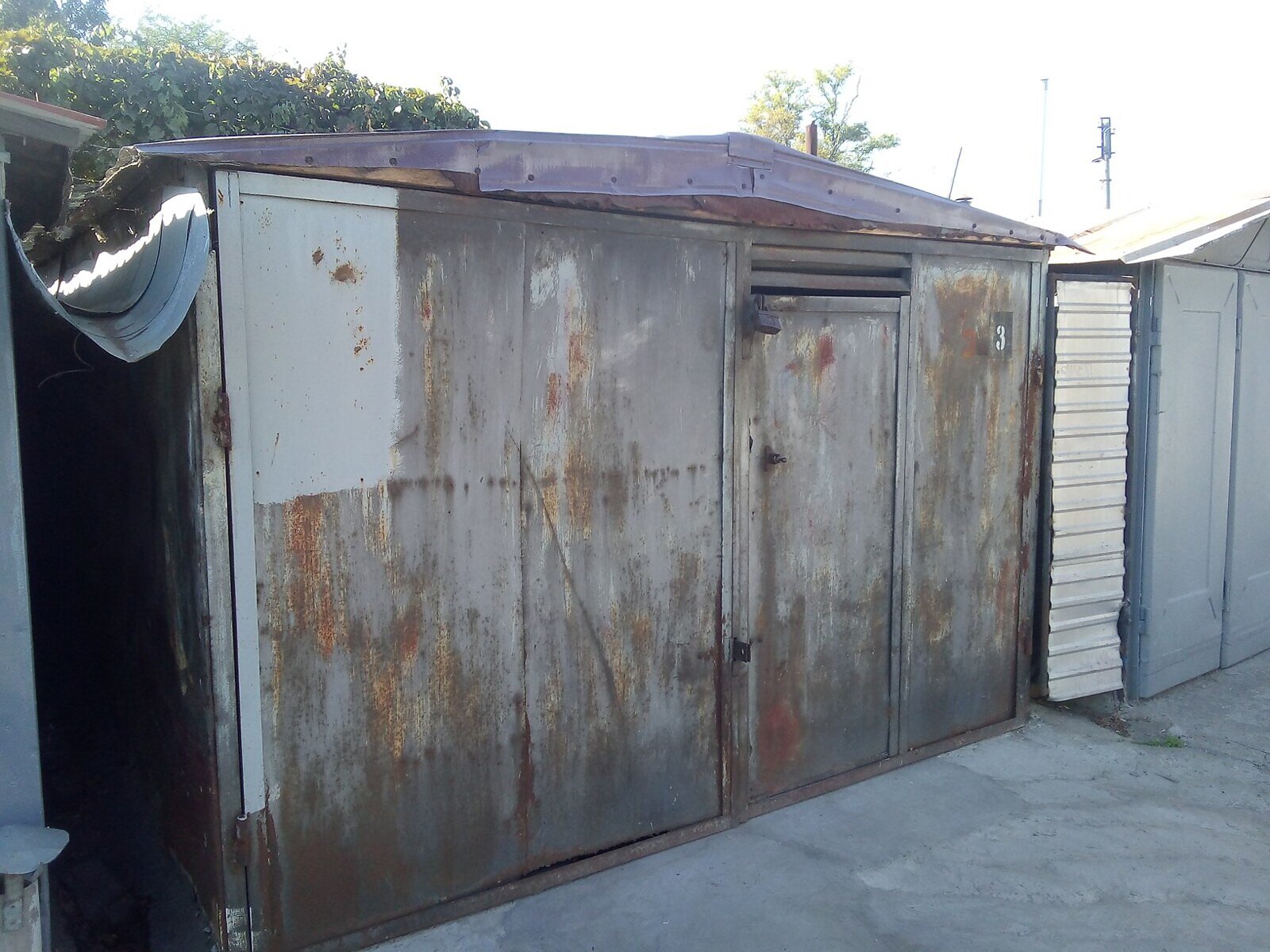 Место в гаражном кооперативе под легковое авто в Черноморске, площадь 18 кв.м. фото 1 Место в гаражном кооперативе под легковое авто в Черноморске, площадь 18 кв.м. фото 1