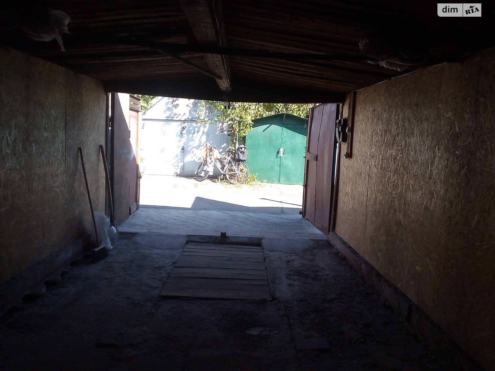 Место в гаражном кооперативе под легковое авто в Черноморске, площадь 18 кв.м. фото 1 Место в гаражном кооперативе под легковое авто в Черноморске, площадь 18 кв.м. фото 1