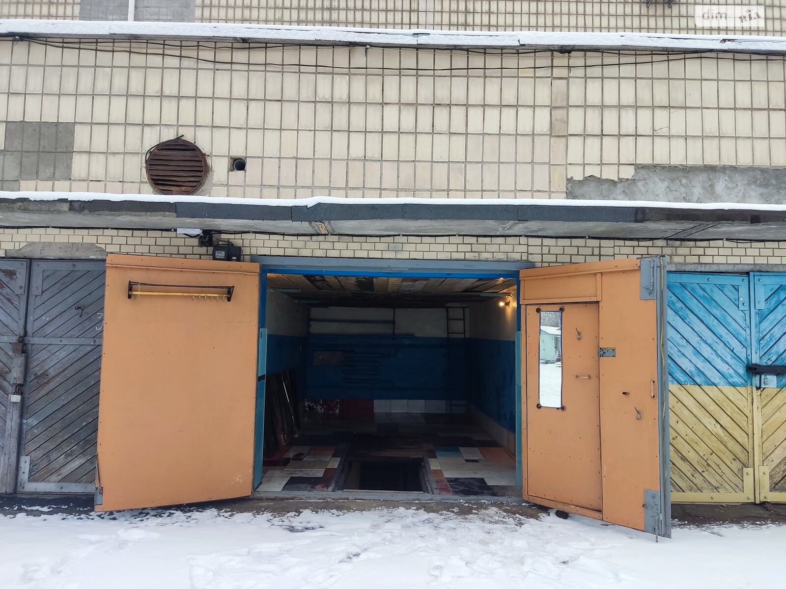 Місце в гаражному кооперативі під легкове авто в Києві, площа 54 кв.м. фото 1