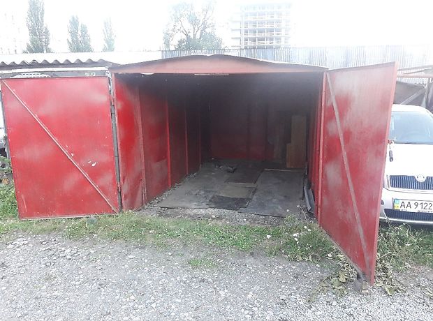 Место в гаражном кооперативе под легковое авто в Киеве, площадь 14 кв.м. фото 1 Место в гаражном кооперативе под легковое авто в Киеве, площадь 14 кв.м. фото 1