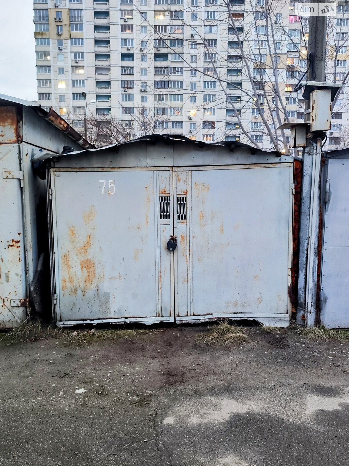 Место в гаражном кооперативе под легковое авто в Киеве, площадь 12 кв.м. фото 1 Место в гаражном кооперативе под легковое авто в Киеве, площадь 12 кв.м. фото 1